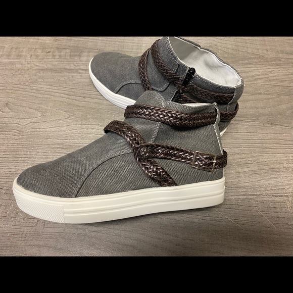 Comfy and modern casual shoes - Picture 3 of 4